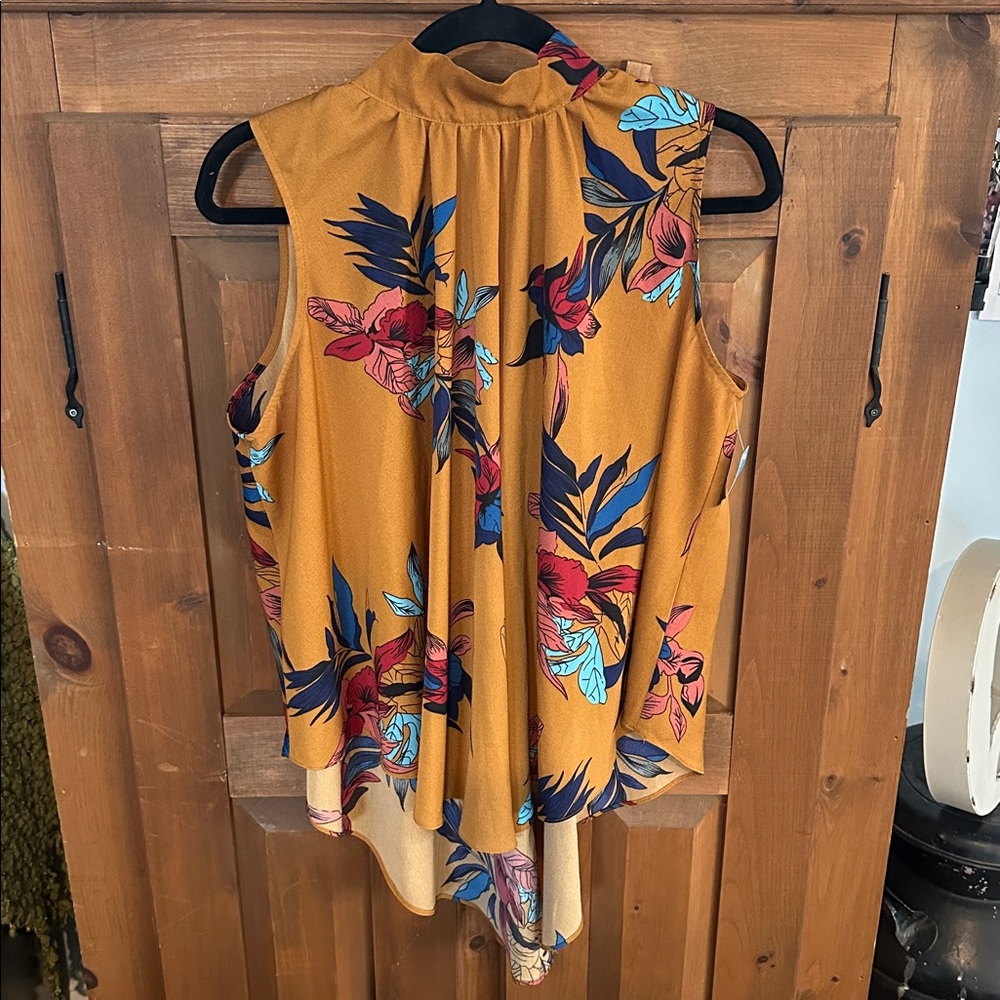Bundle 5 items @ 5$, pay only 15$ - 2 items free! Floral Sleeveless Blouse